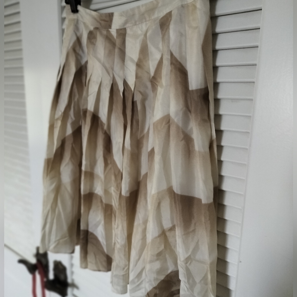THEORY 100% Silk pleated cream beige gold knee length flouncy skirt zip